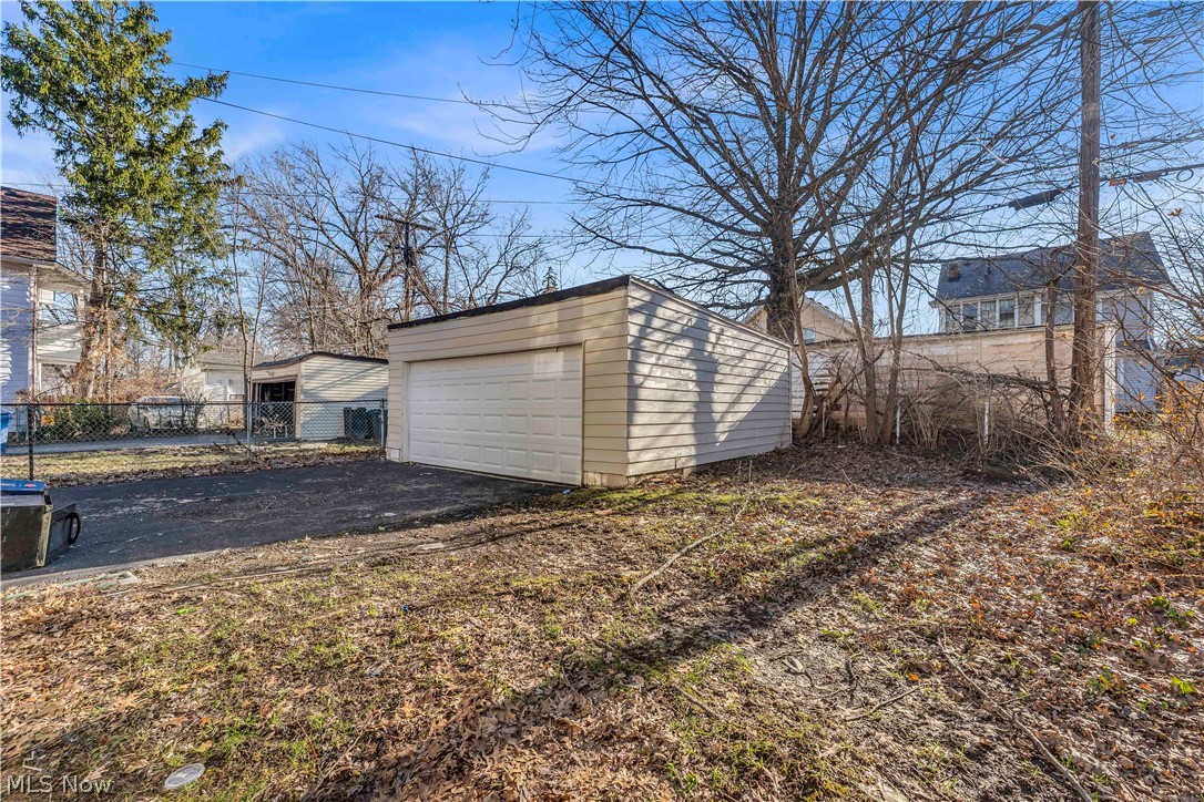 913 Helmsdale Road, Unit 3 Cleveland, OH 44112 - Photo 18 of 19 View of detached garage