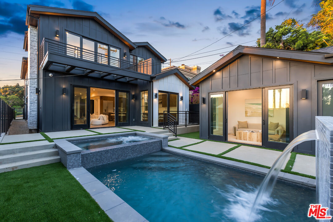 908 Rosecrans Avenue Manhattan Beach, CA 90266 - Photo 1 of 58