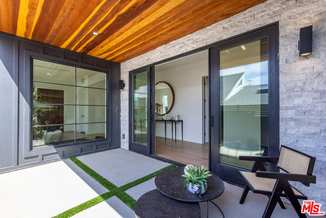 908 Rosecrans Avenue Manhattan Beach, CA 90266 - Photo 11 of 58