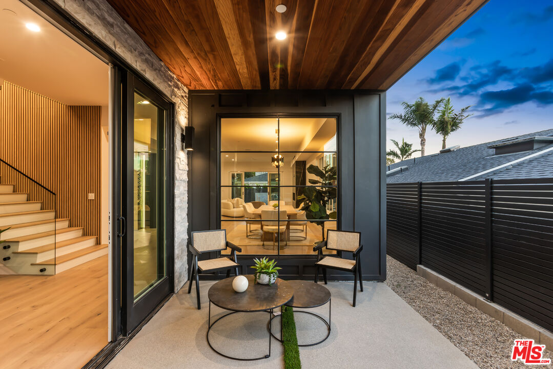 908 Rosecrans Avenue Manhattan Beach, CA 90266 - Photo 12 of 58