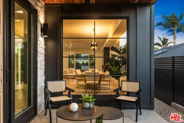 $4,200,000 | 908 Rosecrans Avenue, Manhattan Beach, CA 90266