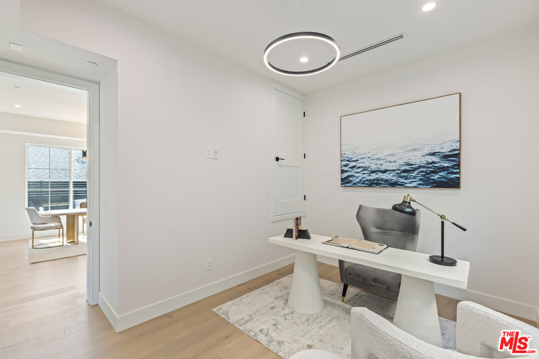 908 Rosecrans Avenue Manhattan Beach, CA 90266 - Photo 18 of 58