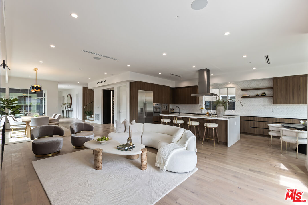 908 Rosecrans Avenue Manhattan Beach, CA 90266 - Photo 20 of 58