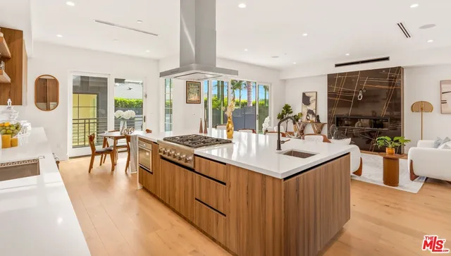 $4,200,000 | 908 Rosecrans Avenue, Manhattan Beach, CA 90266
