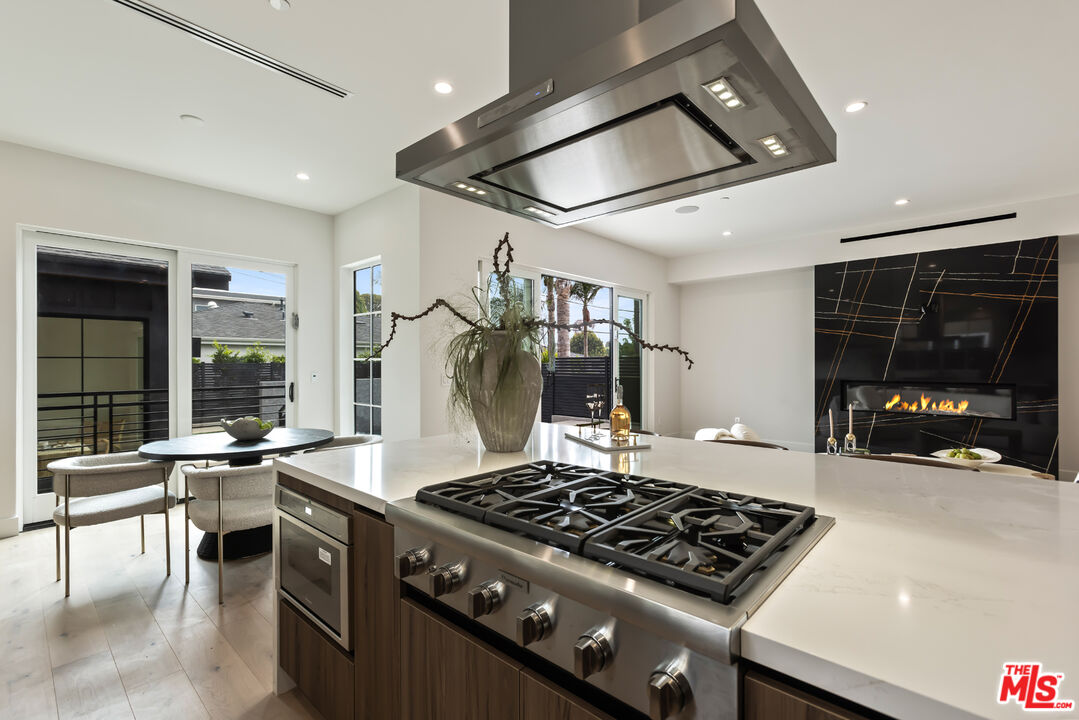 908 Rosecrans Avenue Manhattan Beach, CA 90266 - Photo 26 of 58