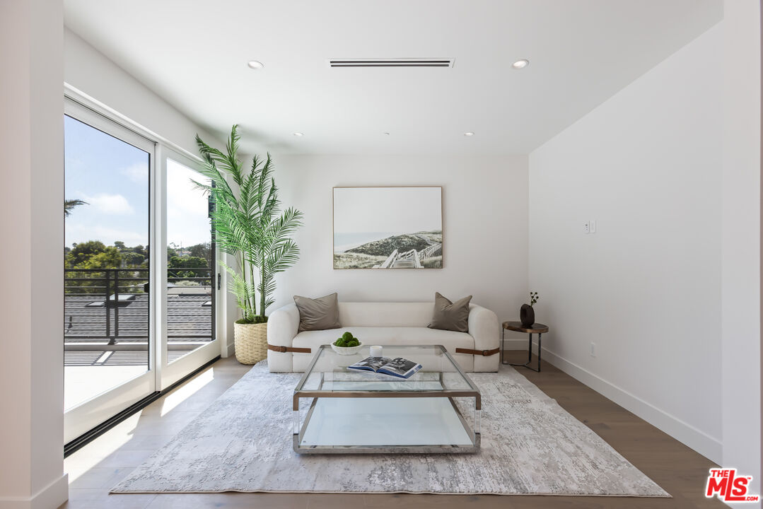 908 Rosecrans Avenue Manhattan Beach, CA 90266 - Photo 34 of 58