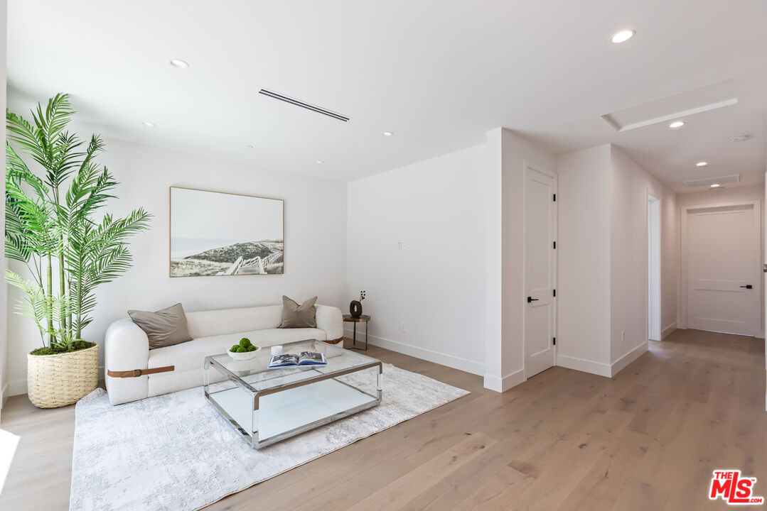 908 Rosecrans Avenue Manhattan Beach, CA 90266 - Photo 35 of 58