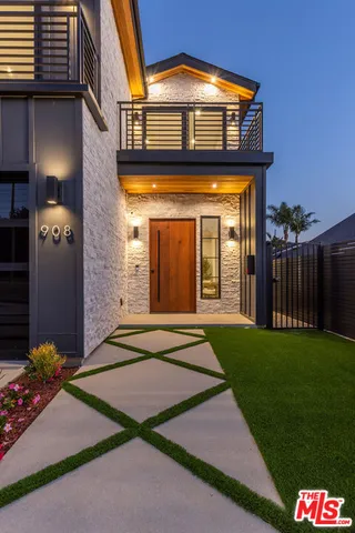 $4,200,000 | 908 Rosecrans Avenue, Manhattan Beach, CA 90266