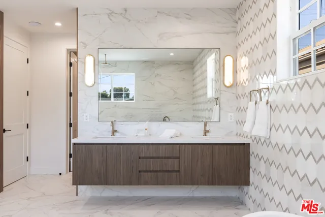 $4,200,000 | 908 Rosecrans Avenue, Manhattan Beach, CA 90266