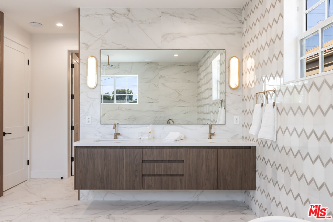 908 Rosecrans Avenue Manhattan Beach, CA 90266 - Photo 42 of 58