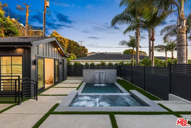 $4,200,000 | 908 Rosecrans Avenue, Manhattan Beach, CA 90266