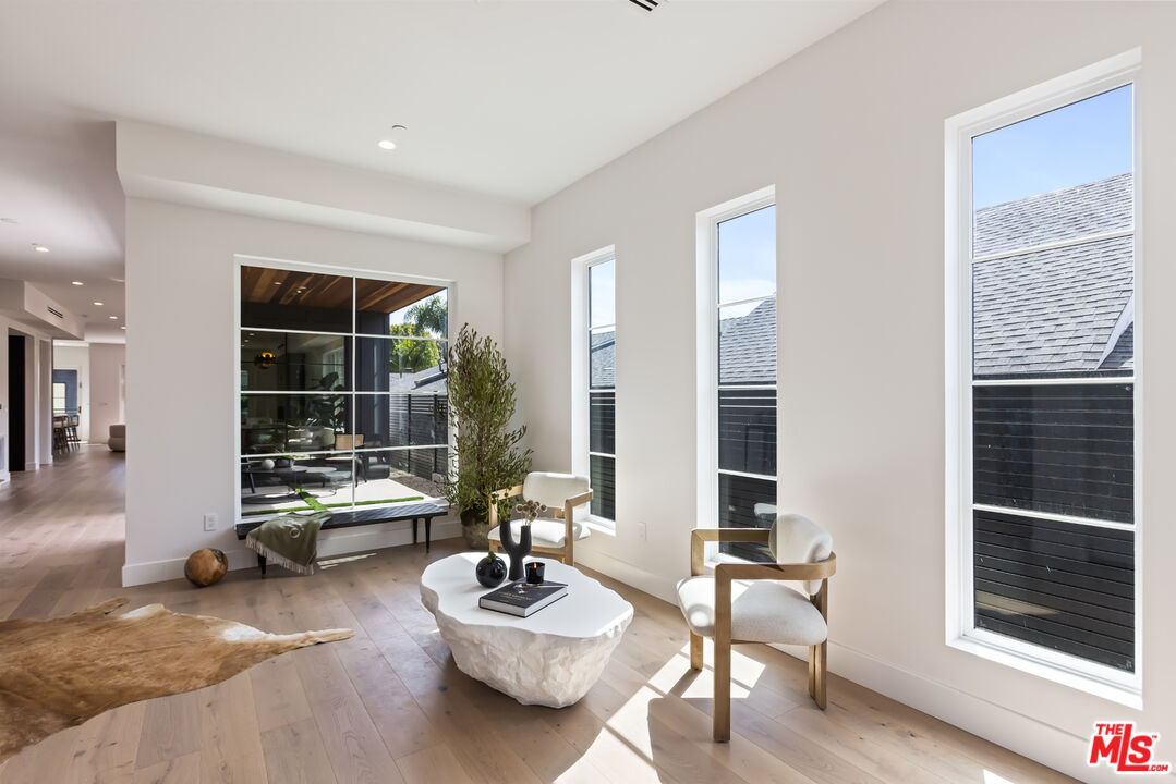 908 Rosecrans Avenue Manhattan Beach, CA 90266 - Photo 6 of 58