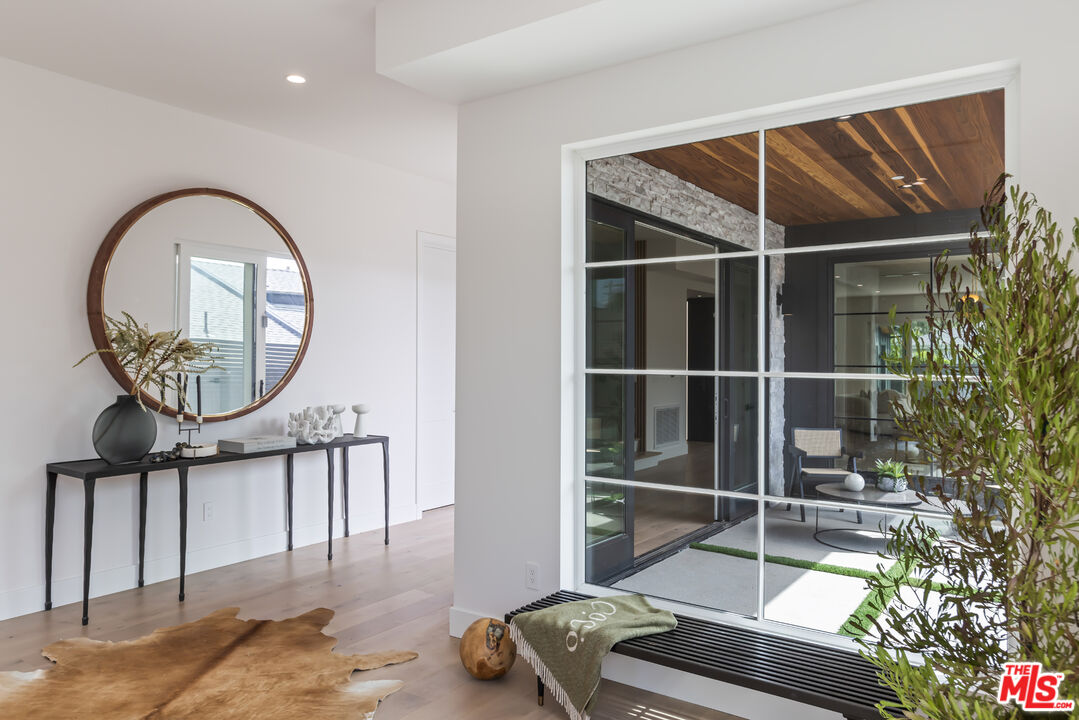 908 Rosecrans Avenue Manhattan Beach, CA 90266 - Photo 7 of 58