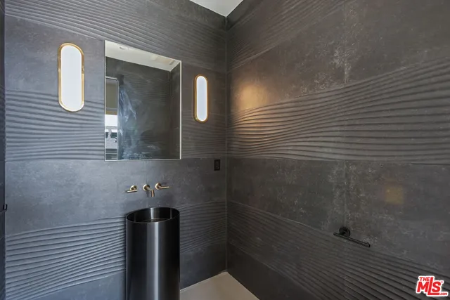 $4,200,000 | 908 Rosecrans Avenue, Manhattan Beach, CA 90266