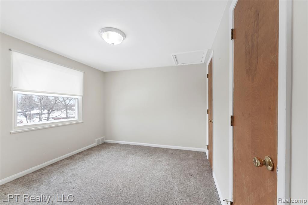 2629 West Road Trenton, MI 48183 - Photo 5 of 10