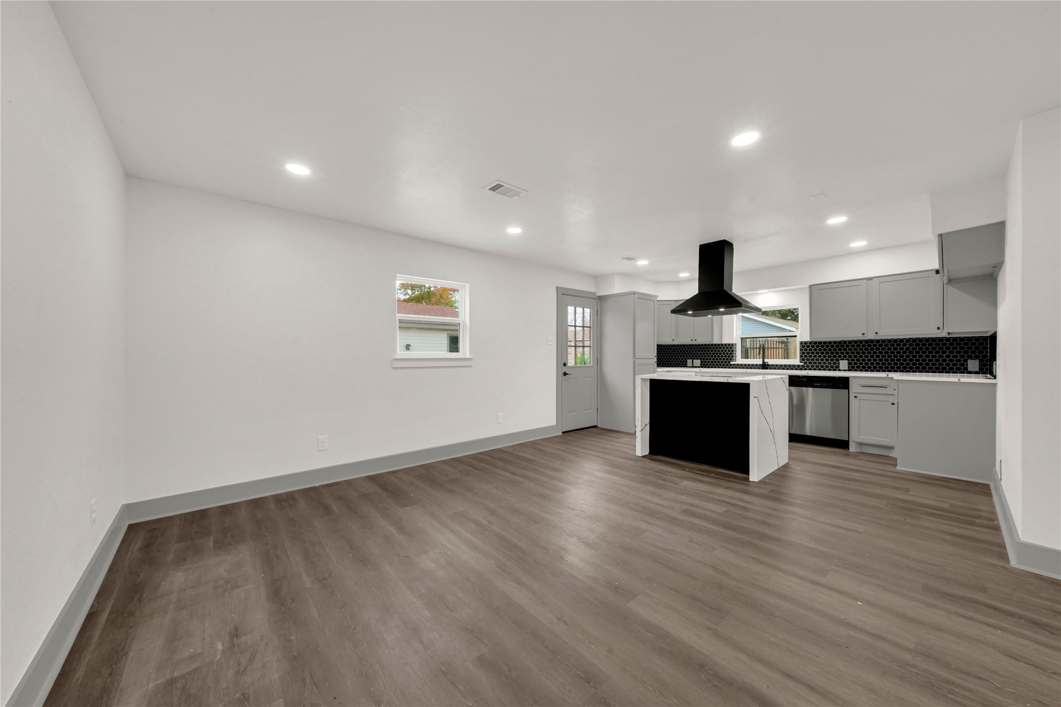 4331 Herridge Street Houston, TX 77022 - Photo 5 of 32