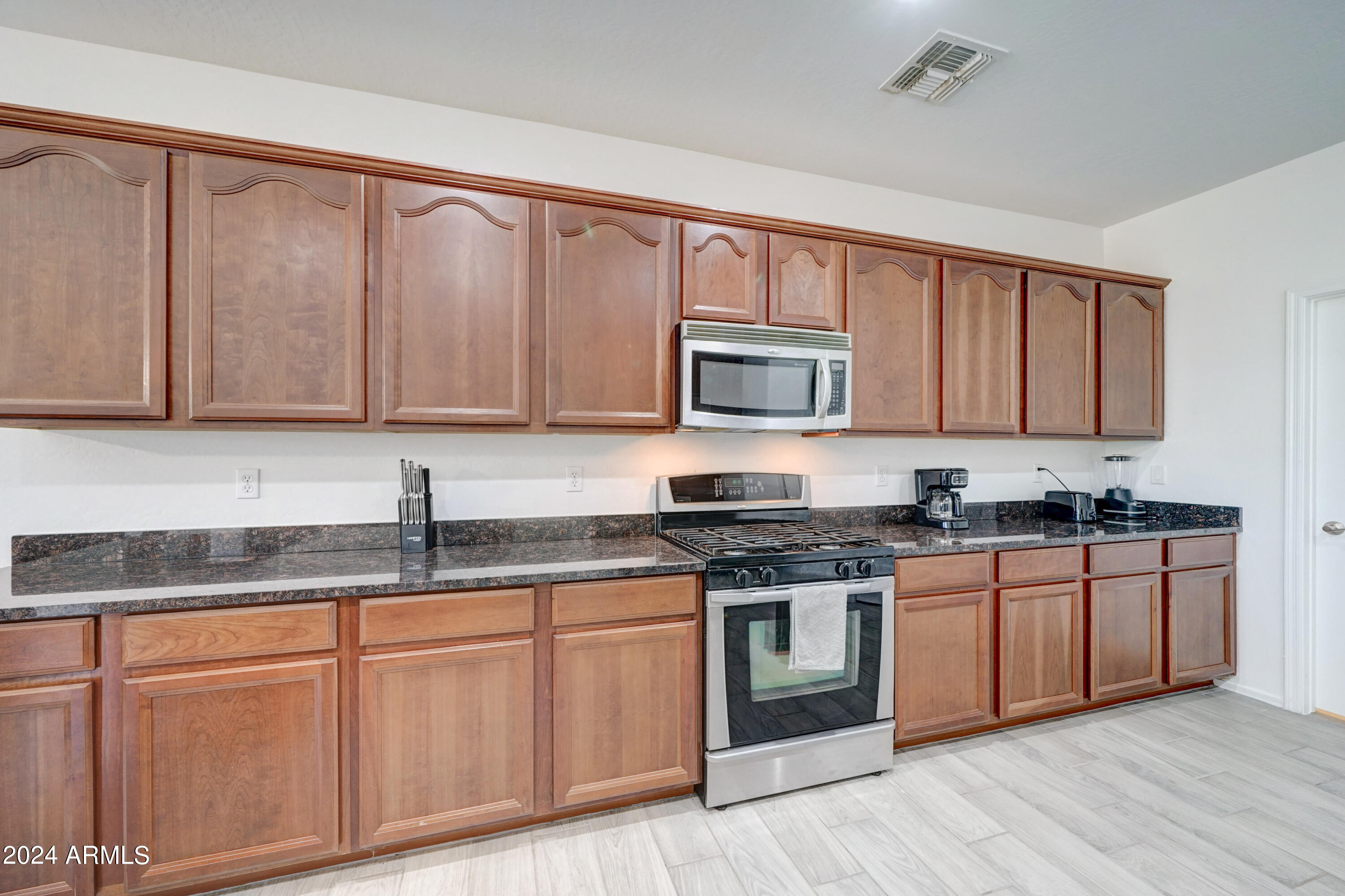 7231 West Carter Road Laveen, AZ 85339 - Photo 7 of 25 7231 W Carter-10