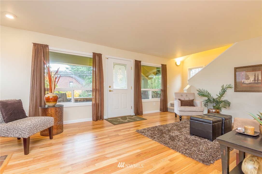 1920 North 40th Street Seattle, WA 98103 - Photo 4 of 25 Gallery Image 4