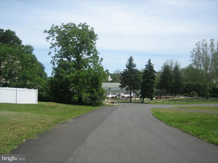 37 Winding Road Pottstown, PA 19464 - Photo 12 of 13 Gallery Image 12
