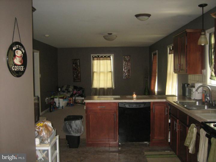 37 Winding Road Pottstown, PA 19464 - Photo 6 of 13 Gallery Image 6
