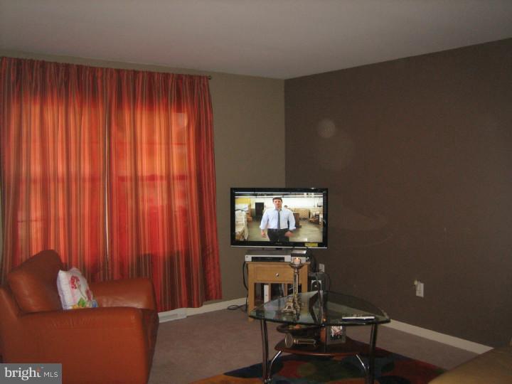 37 Winding Road Pottstown, PA 19464 - Photo 8 of 13 Gallery Image 8