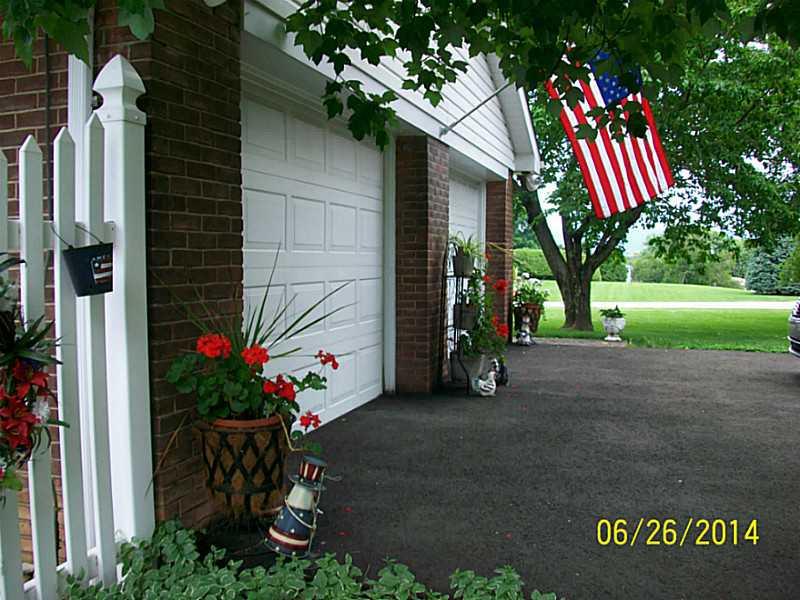 578 Ridgeview Road Mount Pleasant, PA 15666 - Photo 22 of 24 Parking Lot/Garage.