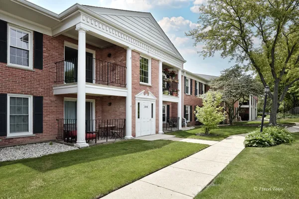 $254,900 | 530 Shorely Drive, Unit 101, Barrington, IL 60010