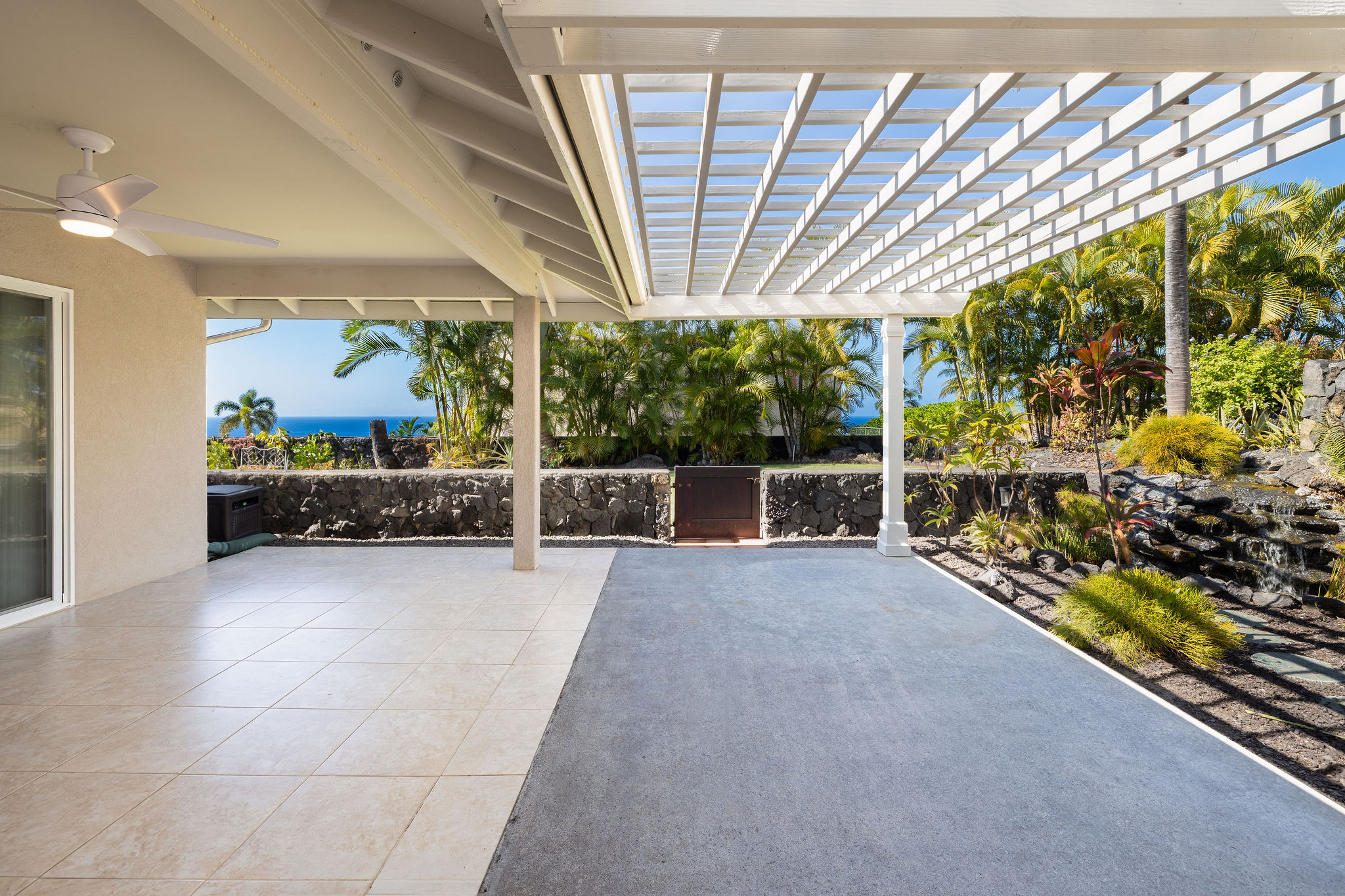 77-267 Hoomohala Road Kailua-Kona, HI 96740 - Photo 22 of 30 a view of a porch