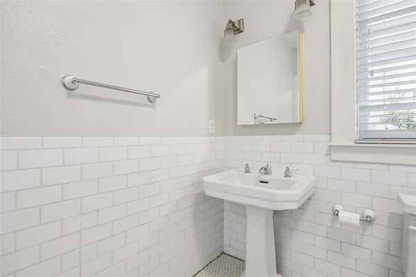 $2,725 | 2605 Hibernia Street, Dallas, TX 75204