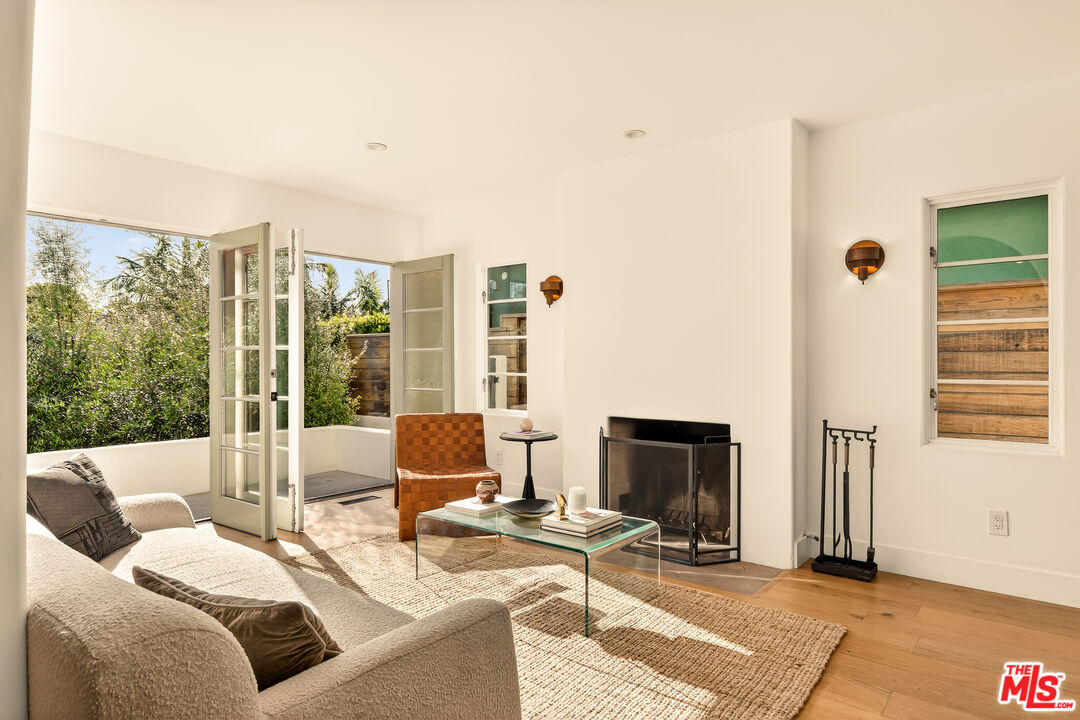 3128 Stanford Avenue Venice, CA 90292 - Photo 20 of 43 a living room with furniture and a fireplace