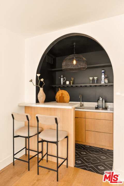 3128 Stanford Avenue Venice, CA 90292 - Photo 22 of 43 a kitchen has a stove and cabinets