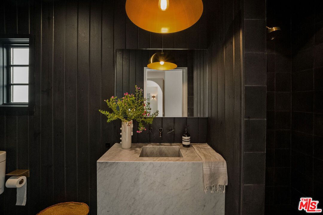3128 Stanford Avenue Venice, CA 90292 - Photo 23 of 43 a bathroom with a sink and a mirror
