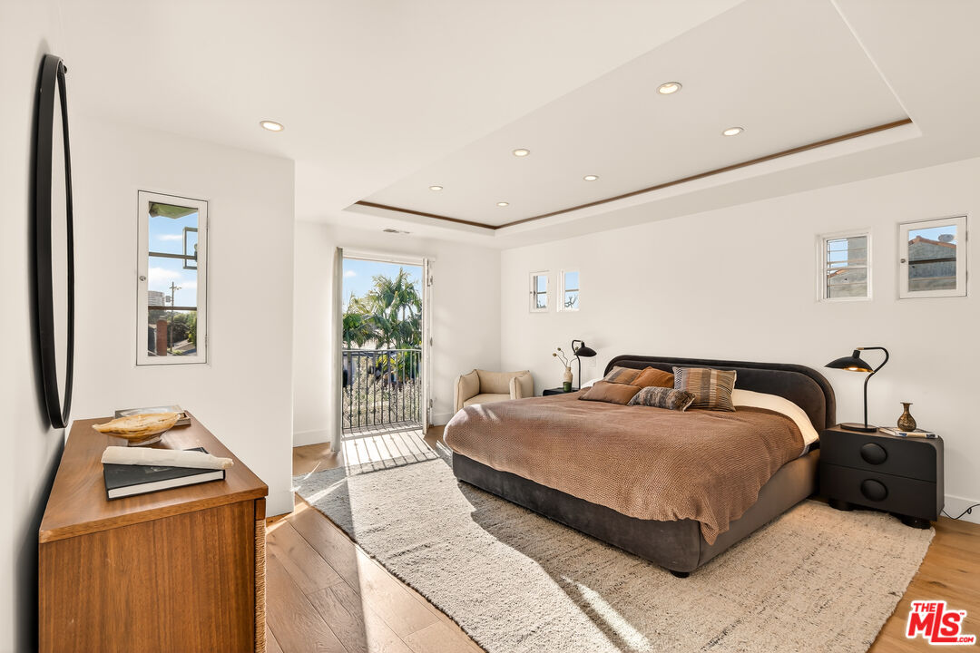3128 Stanford Avenue Venice, CA 90292 - Photo 27 of 43 a bedroom with a bed and wooden floor