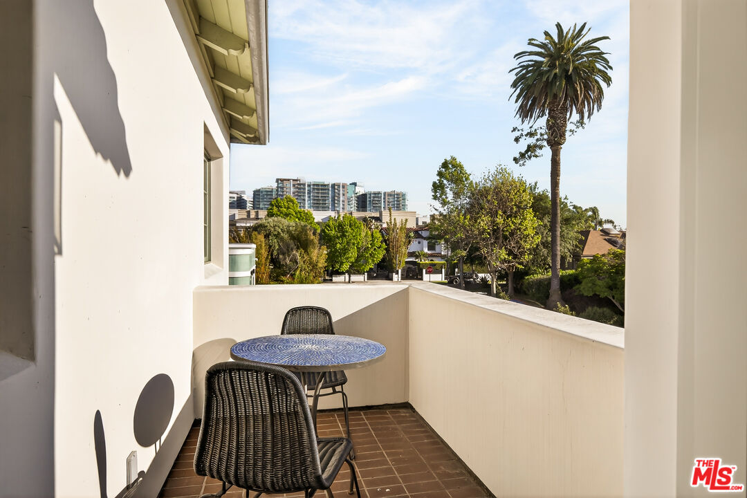 3128 Stanford Avenue Venice, CA 90292 - Photo 30 of 43 a view of balcony with a potted plant
