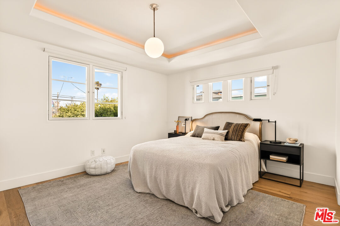 3128 Stanford Avenue Venice, CA 90292 - Photo 34 of 43 a bedroom with a bed and a window