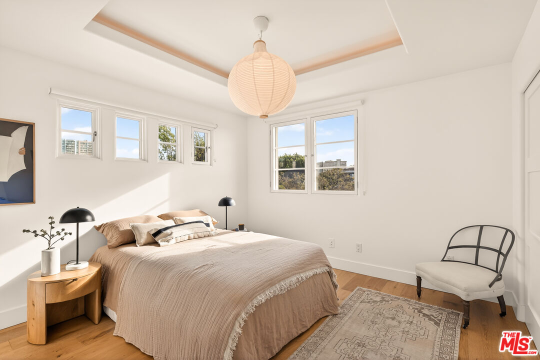 3128 Stanford Avenue Venice, CA 90292 - Photo 36 of 43 a bedroom with a bed and window