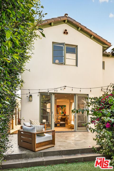 3128 Stanford Avenue Venice, CA 90292 - Photo 42 of 43 front view of house with a yard