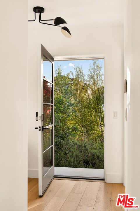 3128 Stanford Avenue Venice, CA 90292 - Photo 6 of 43 a bathroom with a shower