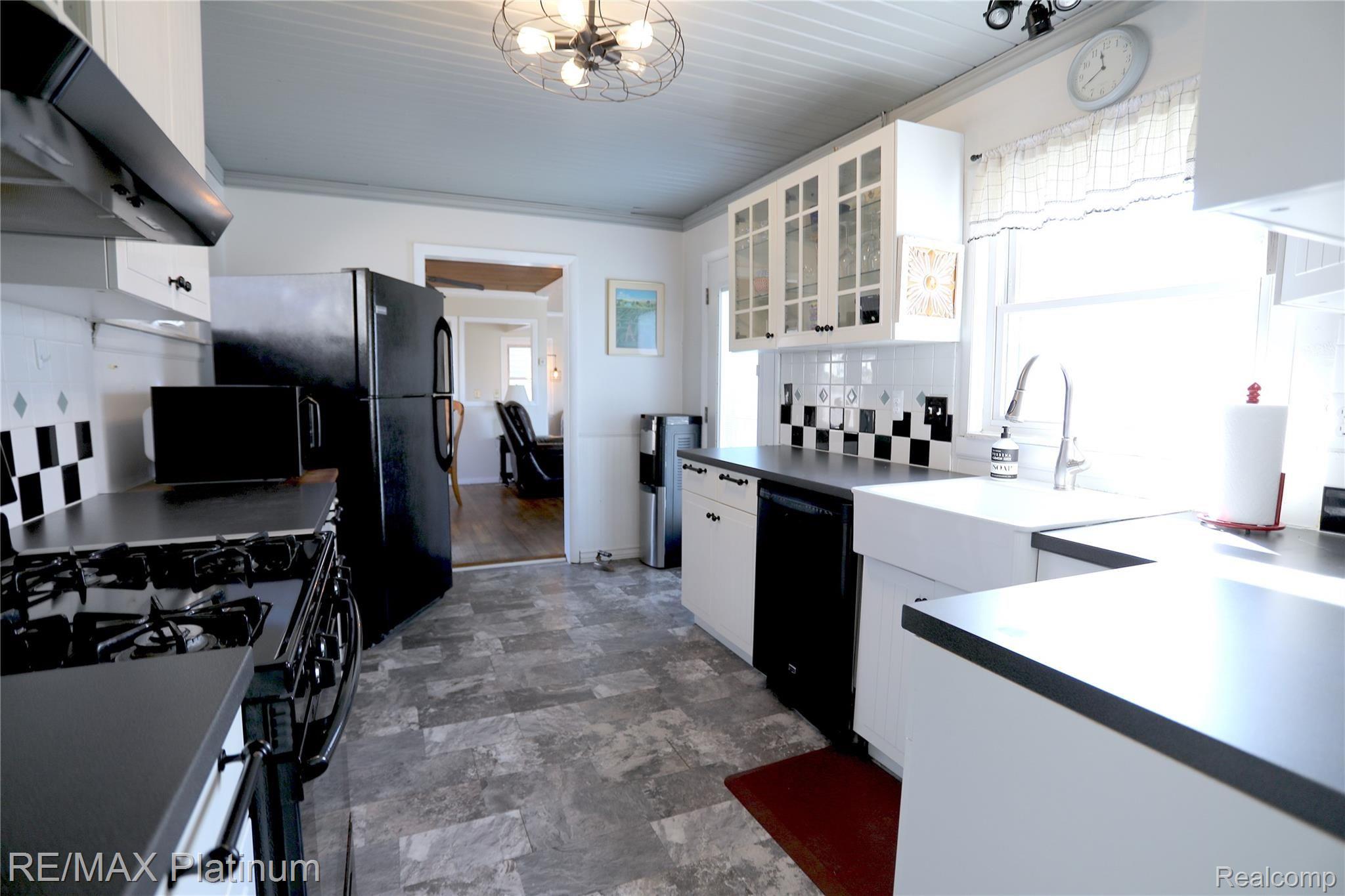 10344 Cedarcrest Road Whitmore Lake, MI 48189 - Photo 12 of 37 Kitchen5.JPG