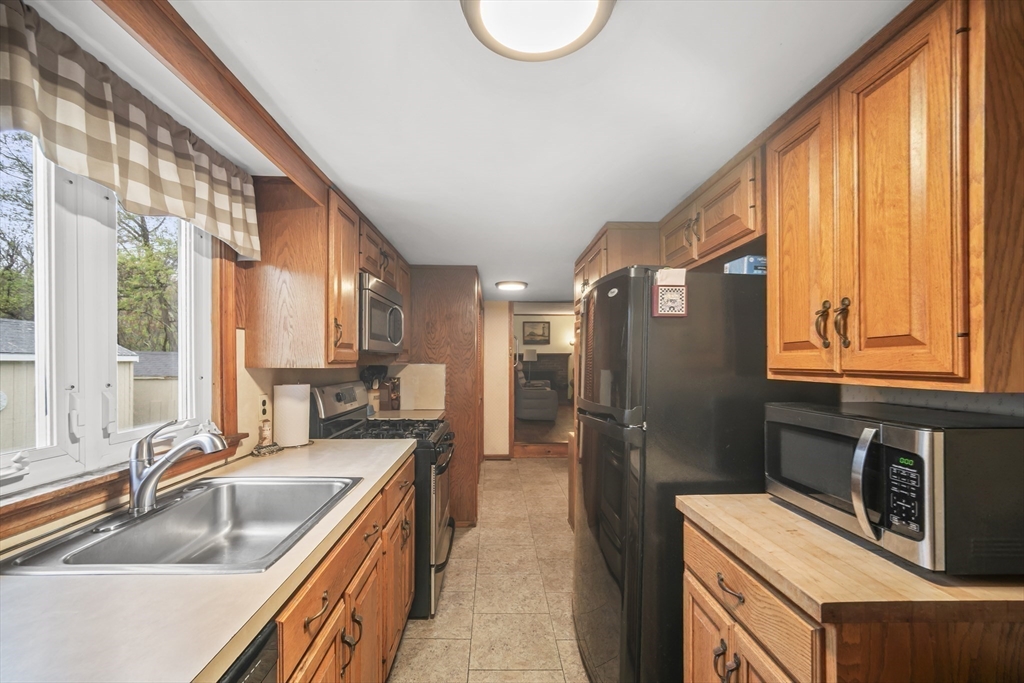 105 Ann Vinal Road Scituate, MA 02066 - Photo 14 of 26