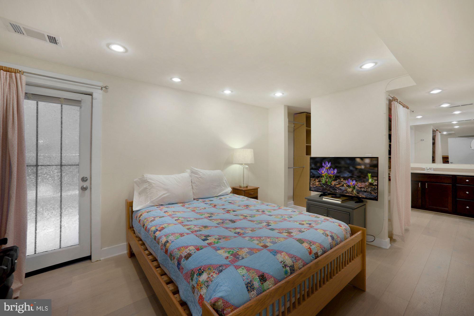 1842 California Street Northwest, Unit 4B Washington, DC 20009 - Photo 18 of 37