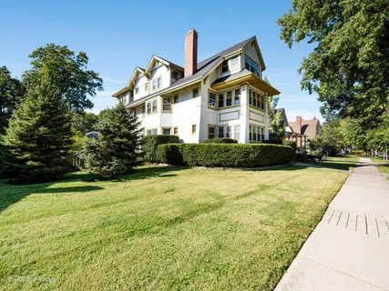 $889,000 | 422 South Madison Avenue, La Grange, IL 60525