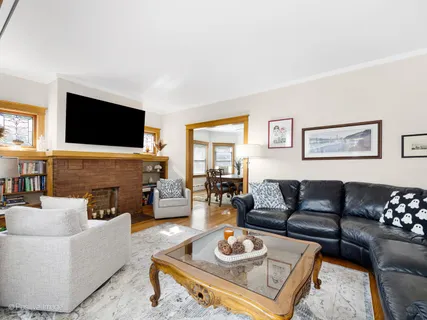 $889,000 | 422 South Madison Avenue, La Grange, IL 60525