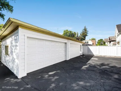 $889,000 | 422 South Madison Avenue, La Grange, IL 60525