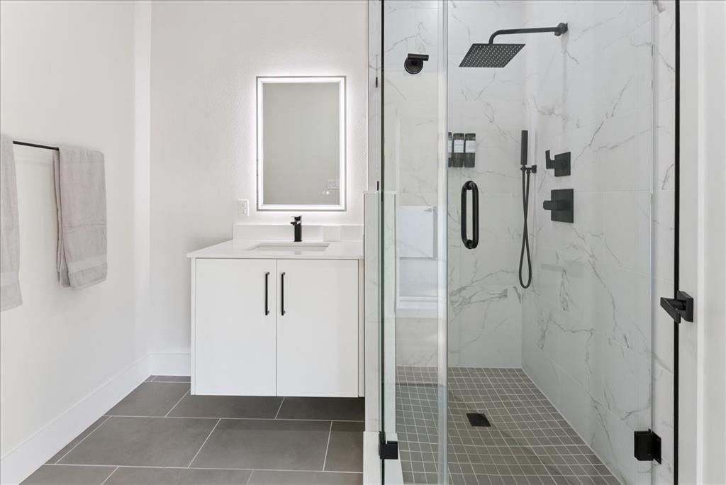 1512 Seegar Street, Unit 101 Dallas, TX 75215 - Photo 29 of 31 a bathroom with a shower