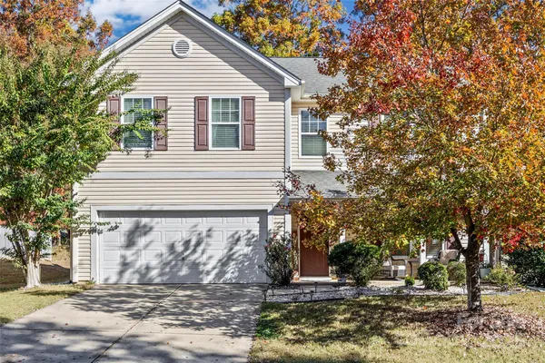 a view of a house with a yard