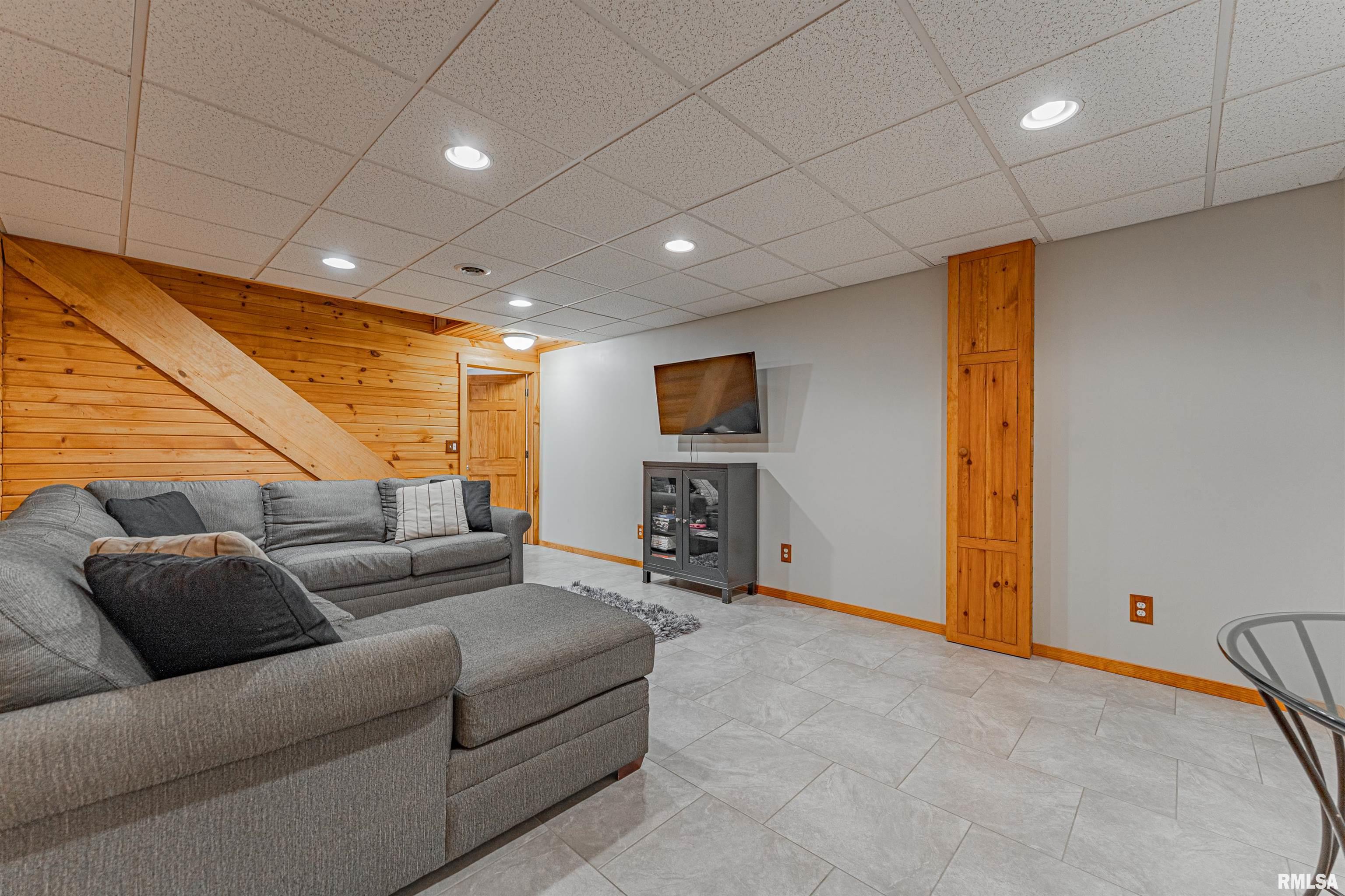25330 Longview Road Hopedale, IL 61747 - Photo 35 of 57