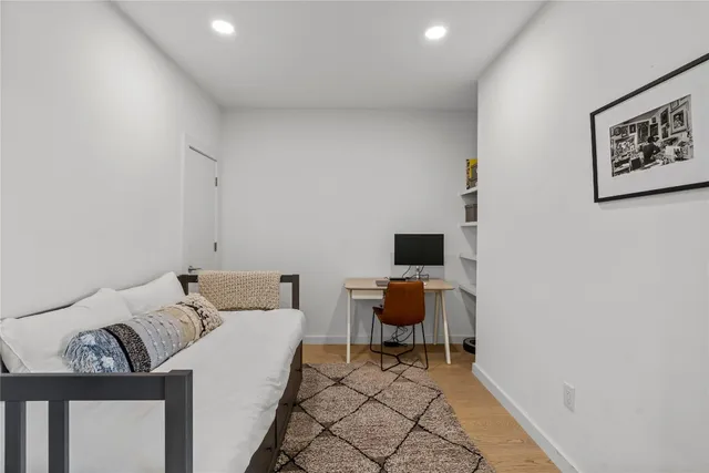 $4,300 | 900 South 1st Street, Unit 213, Austin, TX 78704