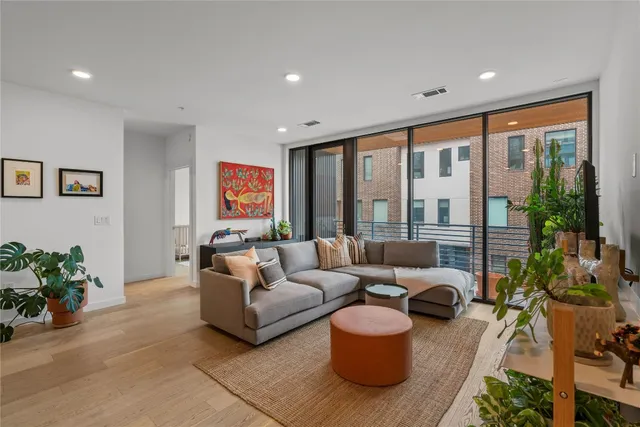$4,300 | 900 South 1st Street, Unit 213, Austin, TX 78704