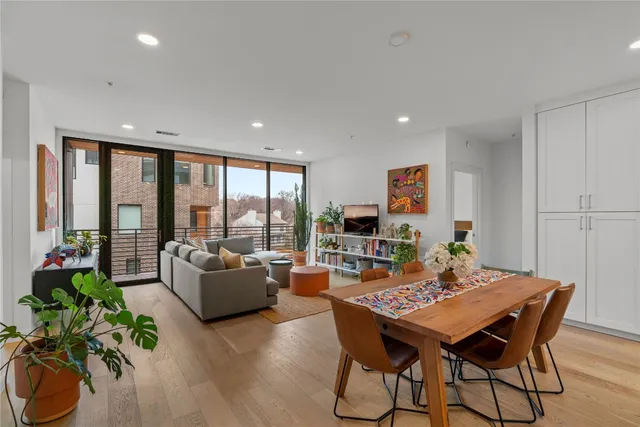 $4,300 | 900 South 1st Street, Unit 213, Austin, TX 78704